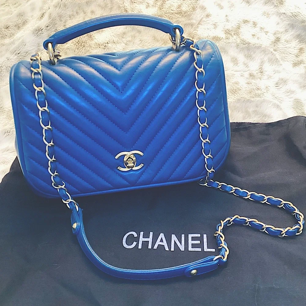 CHANEL  V-Stitch Shoulder Bag